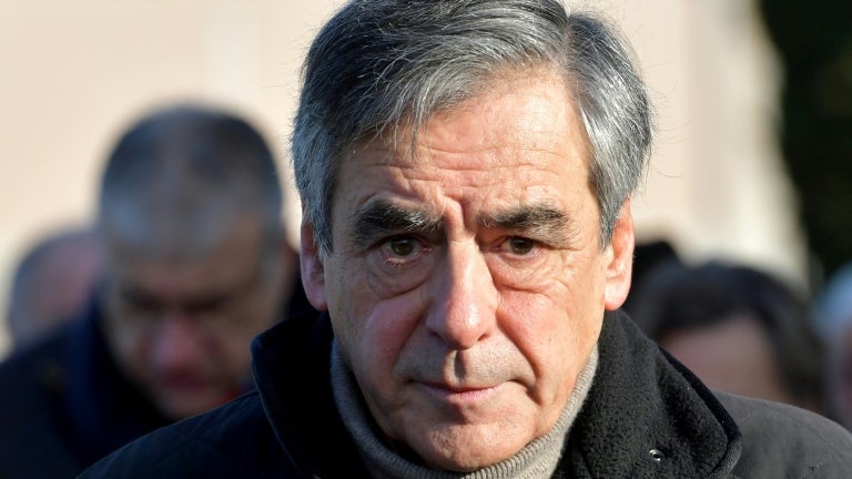 "Le seul candidat crédible clairement à droite": Bruno Retailleau reçoit le soutien de François Fillon