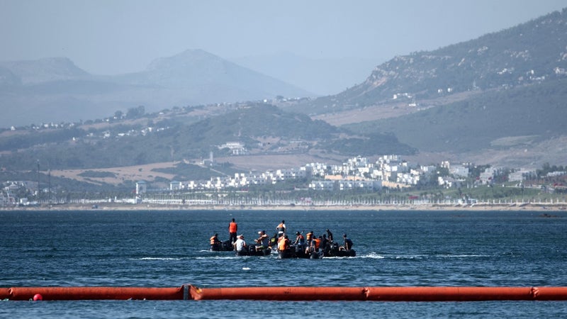 Ceuta: 21 migrants renvoyés au Maroc pour avoir jeté des pierres sur des militaires