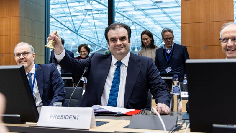 "Allez-y, je vous écoute!": c'est maintenant l’Allemagne qui demande à la Grèce comment redresser son économie (avec des réformes "douloureuses", répond Athènes)