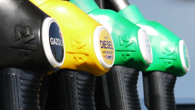 Le carburant flambe beaucoup plus que le pétrole brut et ça intrigue les banquiers centraux: quel est ce phénomène qui fait bondir les prix à la pompe?