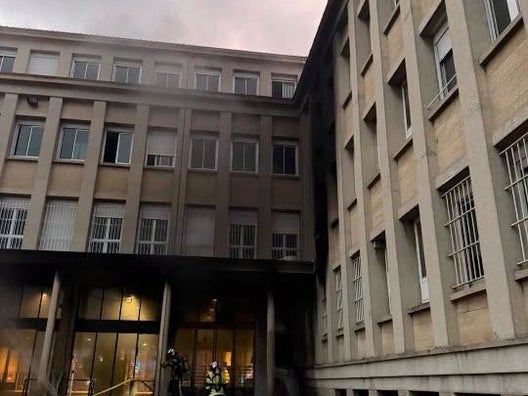 Après un incendie dans un lycée, le maire de Salon-de-Provence propose de bloquer les réseaux sociaux pour les mineurs lors des émeutes