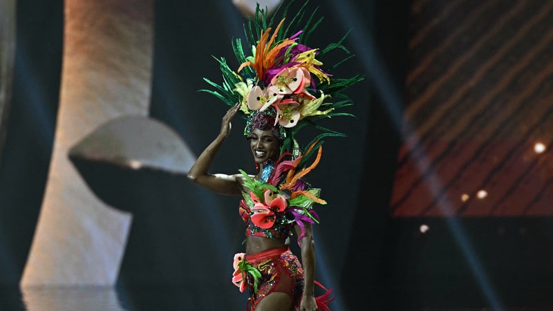 Miss Univers: souffrant de séquelles après une chute lors de l'édition 2025, Miss Jamaïque attaque le concours en justice