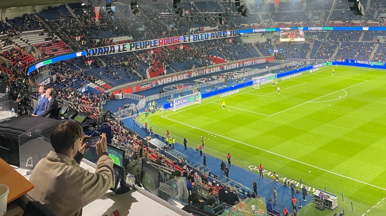 La banderole des supporters parisiens pour Khvicha Kvaratskhelia, 26 octobre 2026