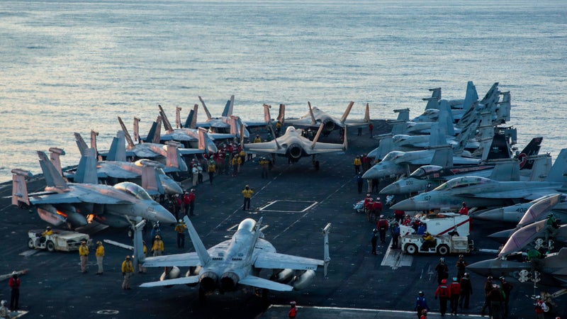 "J'essayais de rentrer chez moi": marin à bord de l'USS Lincoln pendant plus de huit mois, ce soldat américain dit avoir été sanctionné après s'être jeté par-dessus bord