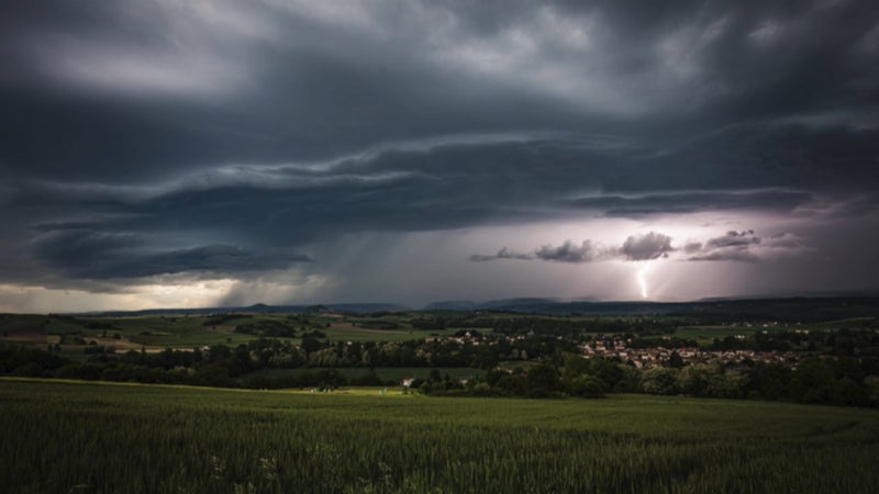 Cumuls de pluie importants, vents forts... À quoi faut-il s'attendre ce lundi dans le sud de la France avec l'épisode méditerranéen?