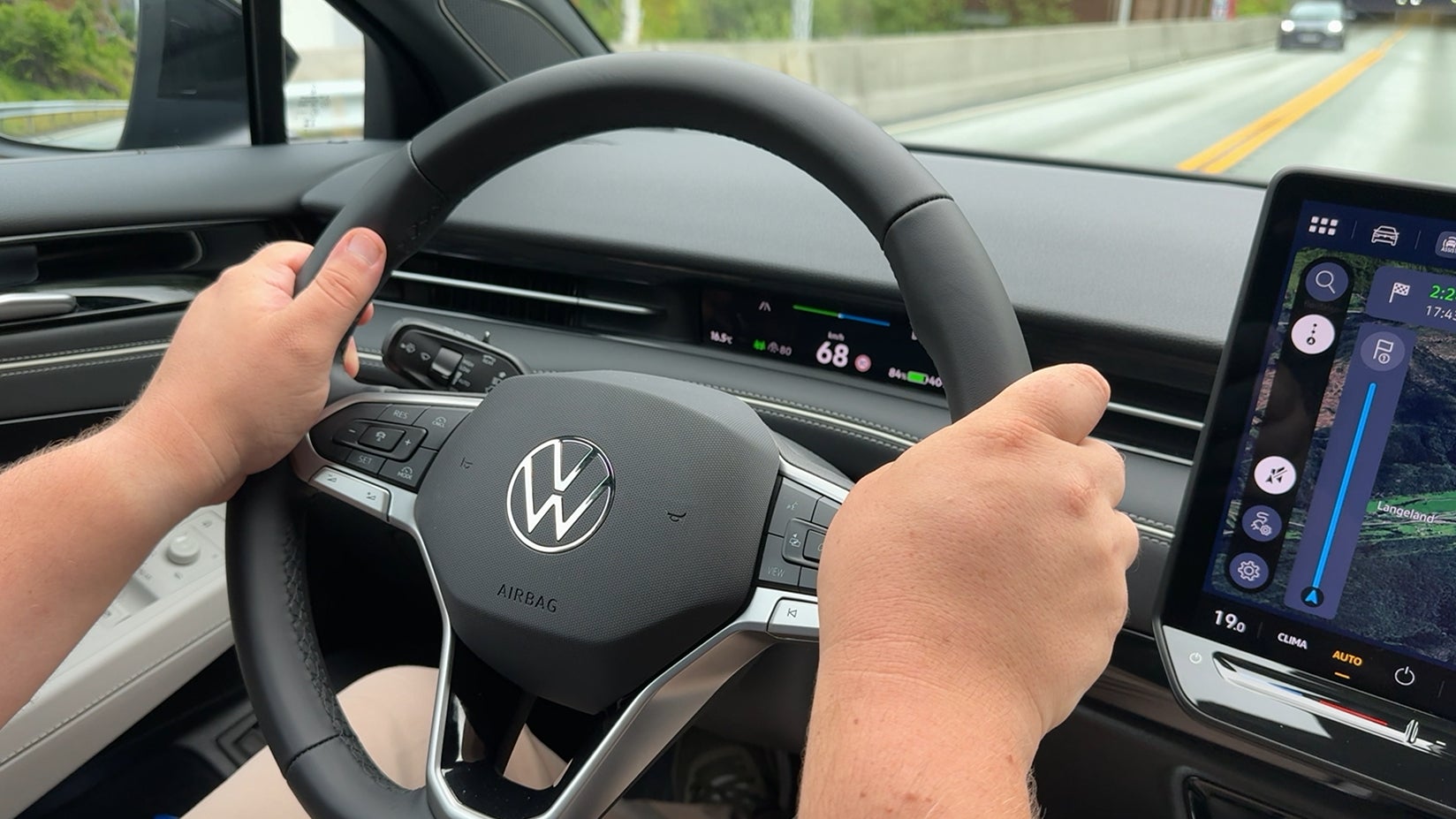 Contrairement à l'ID.3 Neo, on retrouve un tout petit écran des compteurs dans le grand ID.7 Tourer.