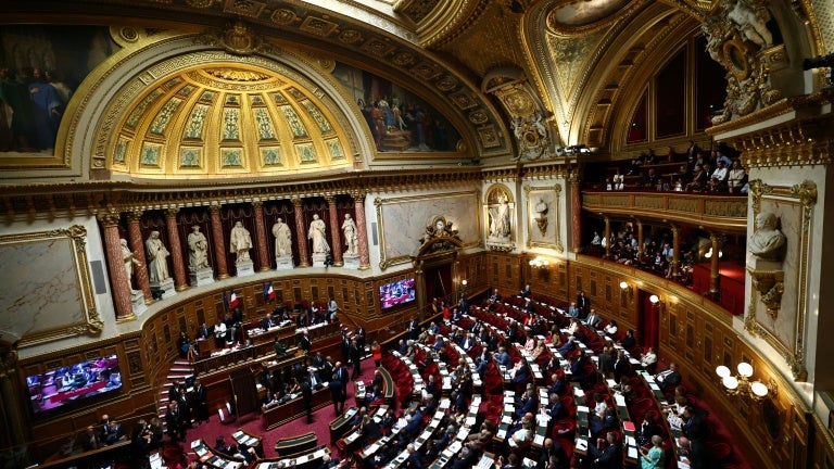 DIRECT. Le Sénat approuve le projet de loi "casseurs-payeurs" après les débordements du 17 octobre, le gouvernement reste sous pression avant la prochaine mobilisation du 31 octobre