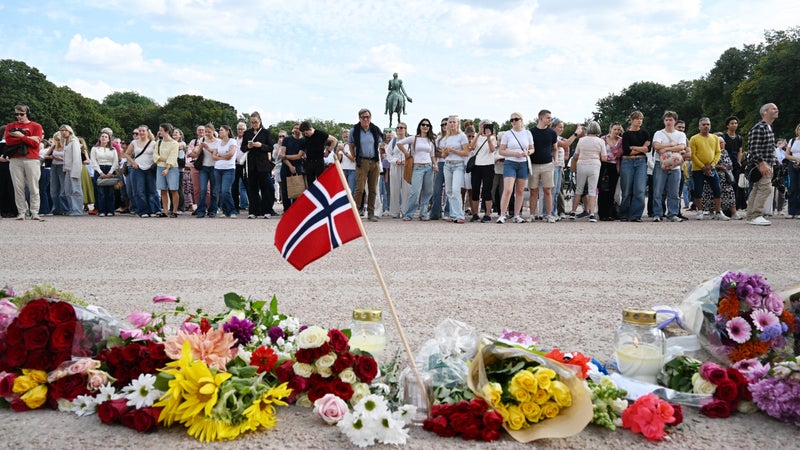 L'émotion en Norvège, où le roi Harald V se trouve dans un état "extrêmement grave"