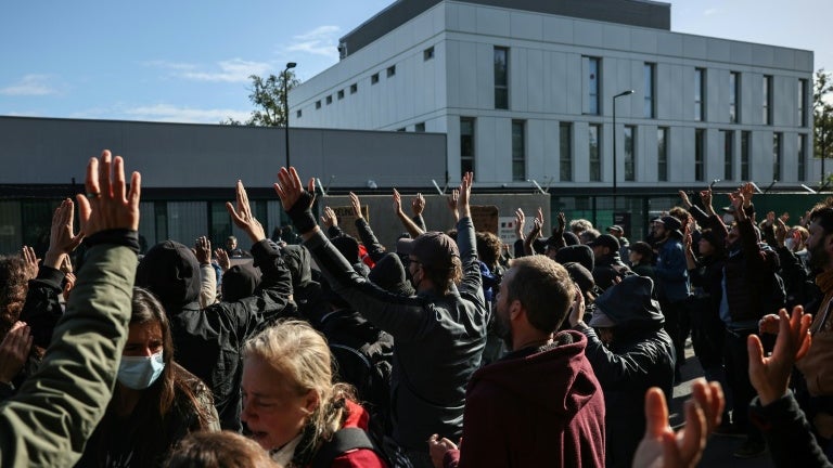 Congrès du RN: une centaine de militants antifascistes rassemblés en dehors des zones d'interdiction de rassemblement