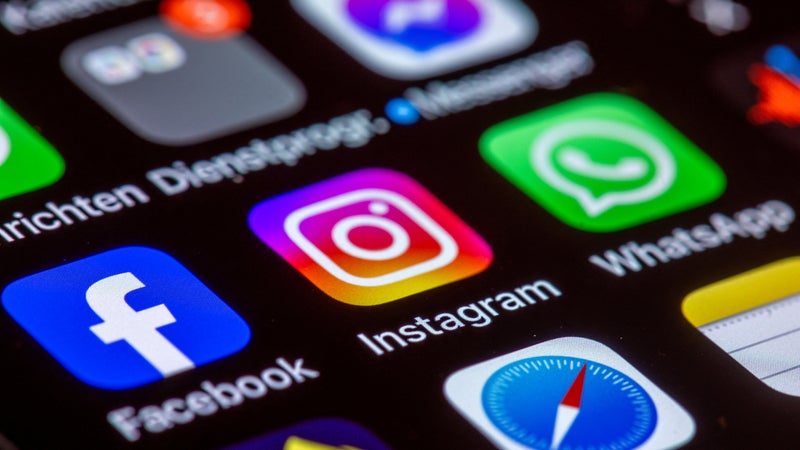 “10h30 d’écran le dimanche”: presque la moitié des Français estiment être accros aux réseaux sociaux