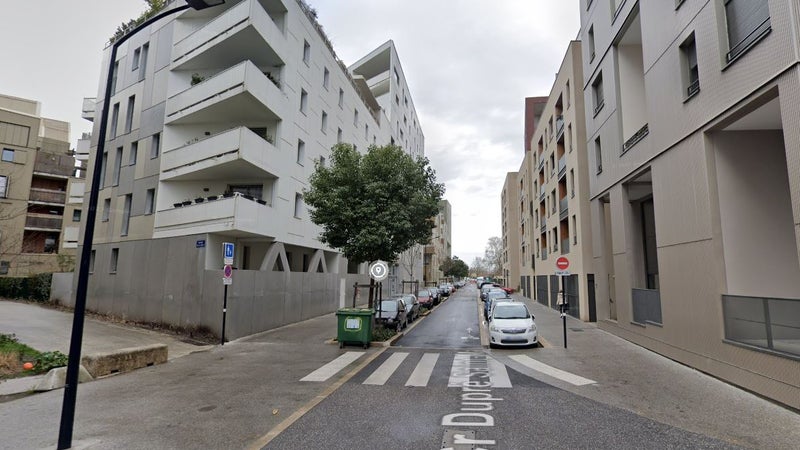 Une jeune femme de 19 ans est tombée du cinquième étage de son immeuble dans la nuit du 23 au 24 octobre 2023 à Bordeaux.