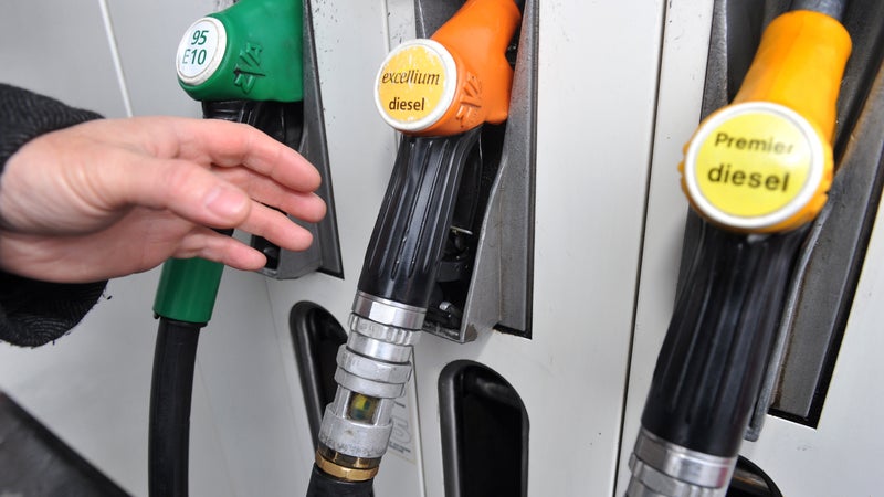 ''À l'époque des Gilets jaunes, on manifestait pour 1,50 €..." Ces automobilistes résignés face à la hausse des prix du carburant