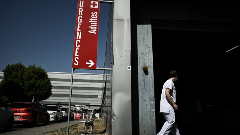 Il a fait au moins 32 degrés dans la moitié des services d'urgence cet été: face aux chaleurs extrêmes, la fédération des hôpitaux publics réclame un "fonds vert" doté d'un milliard d'euros par an
