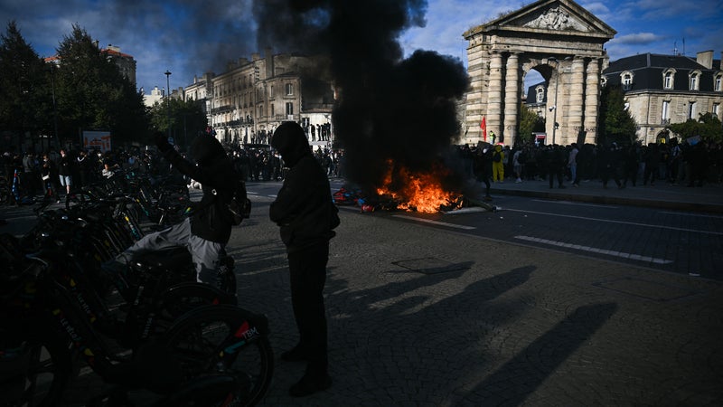 Violences du 17 octobre: les autorités bordelaises sollicitent la population pour retrouver les émeutiers