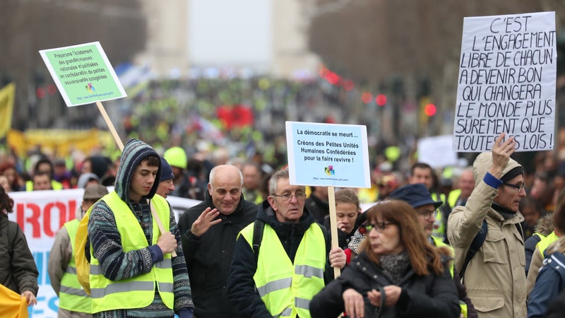 INFO BFMTV. Un retour des Gilets jaunes? Le renseignement territorial invite à une "vigilance particulière" en raison de possibles troubles à l'ordre public