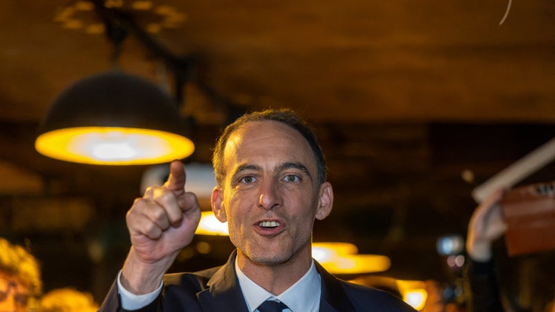 Présidentielle 2027: un sondage donne Raphaël Glucksmann au coude-à-coude avec Jean-Luc Mélenchon et Édouard Philippe après sa victoire à la primaire