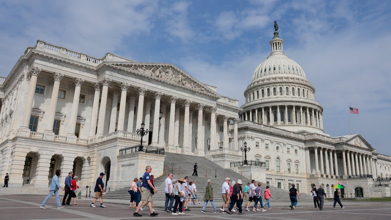 A l'approche des élections de mi-mandat, les faux sites d'information locaux se multiplient aux États-Unis pour tenter de faire pencher la balance du côté de Donald Trump