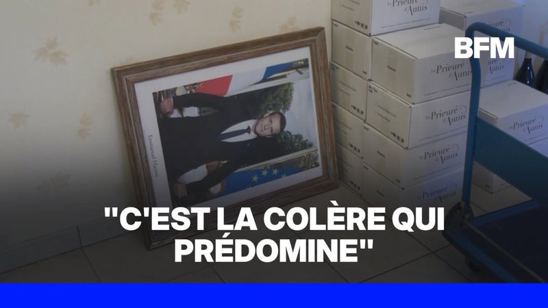 17 octobre: un maire décide de décrocher le portrait d'Emmanuel Macron de sa mairie