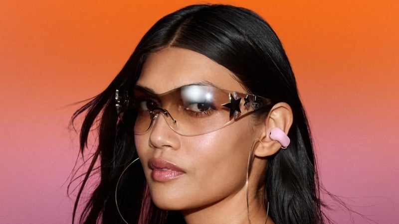 Sur un marché en plein boom, Bose lance deux nouveaux modèles à poser sur vos oreilles aussi discrets qu'ambitieux