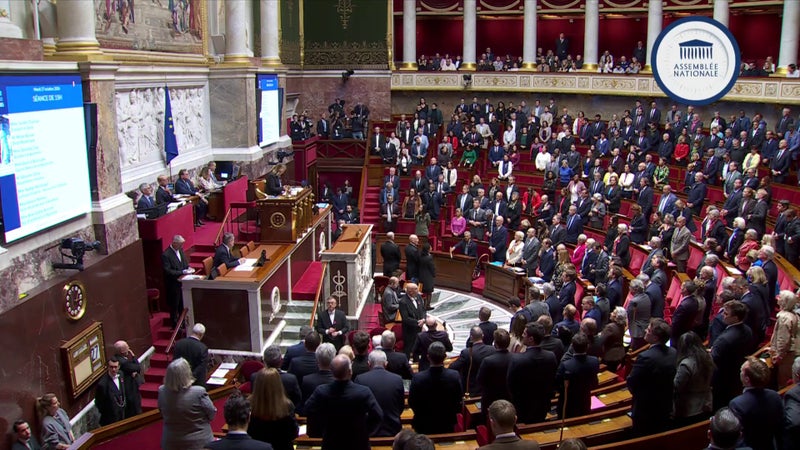 "Le racisme tue": hommage et minute de silence à l'Assemblée nationale après l'attentat à Trappes