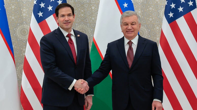 Elle est au coeur de l'Asie centrale et assise sur un beau stock d'uranium, d'or et de minerais stratégiques: comment Washington et Pékin partent à l'assaut de l'Ouzbékistan