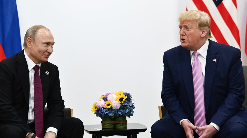 Donald Trump invite Vladimir Poutine au sommet du G20, le Kremlin "étudie" l'invitation