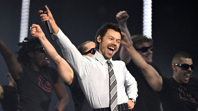 Harry Styles prolonge sa tournée et passera par Paris en juillet 2027