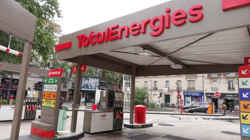 "J'ai dû attendre 30 minutes...": prises d'assaut en raison de leurs prix, les stations Total sous tension?