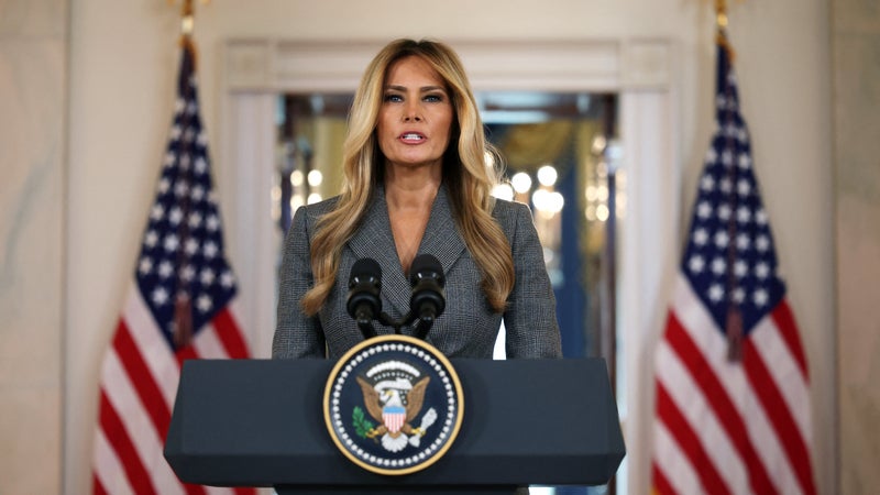 Guerre en Ukraine: Melania Trump affirme avoir obtenu un cessez-le-feu à Olechky, ville sans nourriture ni médicament