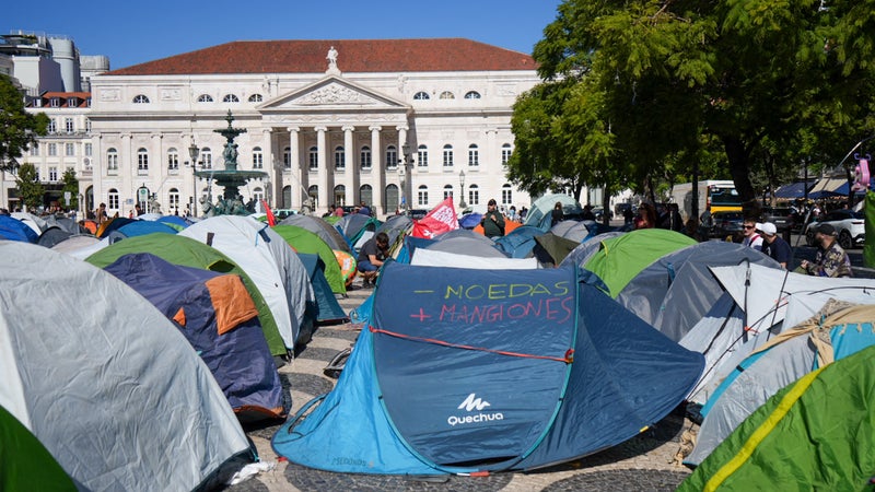 La mobilisation se propage: après l'Espagne, au Portugal aussi, les militants du droit au logement campent dans la rue