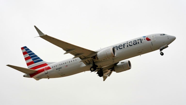 Huit toilettes sur 10 tombent en panne: un Boeing 777 d'American Airlines doit se dérouter pour soulager les passagers