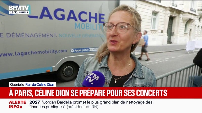 Les fans de Céline Dion attendent la chanteuse devant le Royal Monceau en espérant croiser leur idôle