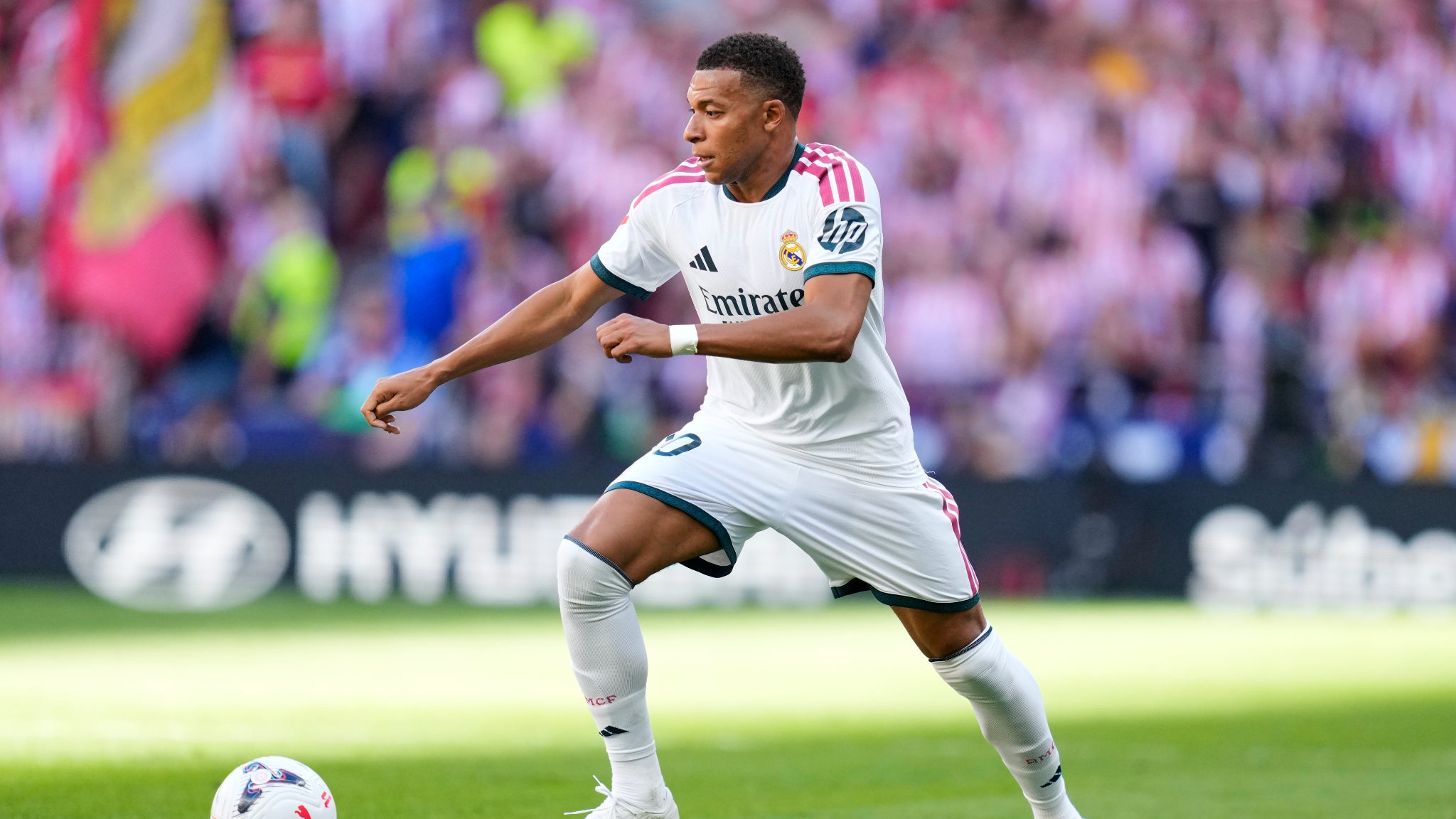 Equipe de France: pourquoi Kylian Mbappé ne portera pas tout de suite la "chaussure parfaite" de son nouvel...