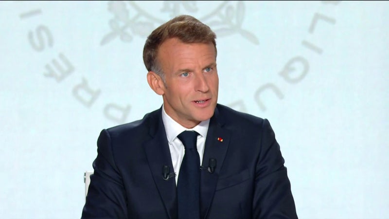 Emmanuel Macron "dément" l'existence d'une alerte de la CIA sur une possible attaque de drones russes visant le sud de la France