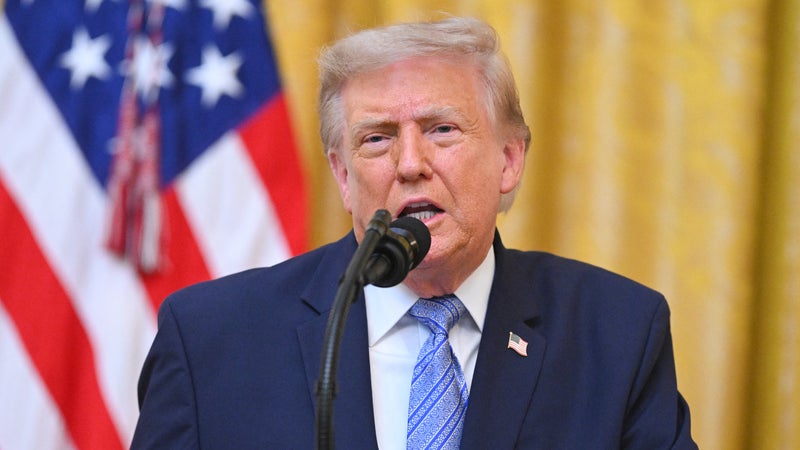 "Il serait plus séduisant que jamais": Donald Trump suggère de renommer le détroit d'Ormuz en "détroit Trump"