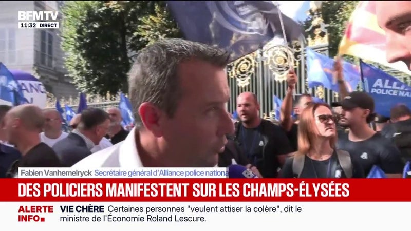 "Montrer que les policiers sont en colère": des policiers manifestent sur les Champs-Élysées à l'appel du syndicat Alliance police nationale