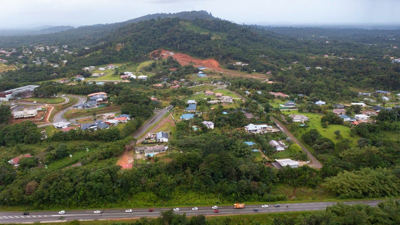 Un enfant de 7 ans retrouvé mort en Guyane après avoir été oublié dans un car scolaire