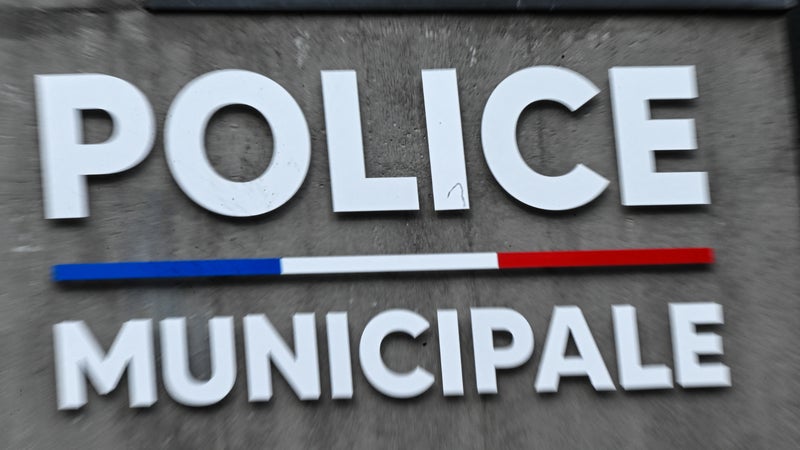 "Inacceptable": la mairie de Carcassonne condamne les propos racistes et misogynes d'un policier et accuse l'ex-municipalité d'avoir "étouffé l'affaire"