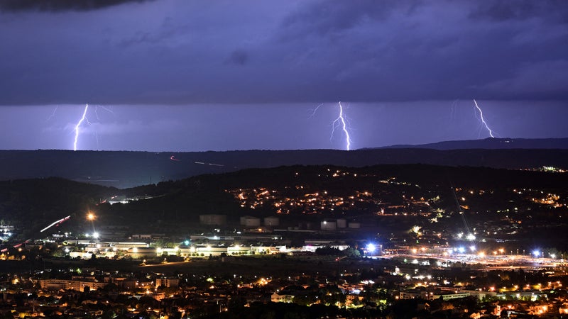 Trois départements placés en vigilance orange "orages" violents et "pluie-inondation"