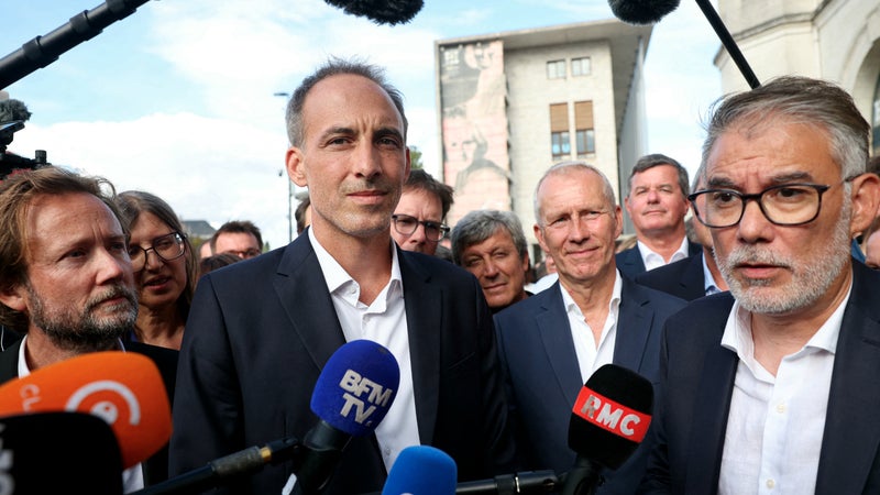 "C'est une épreuve pour lui": pourquoi l'entrée en campagne d'Olivier Faure dans la primaire pourrait gêner Raphaël Glucksmann