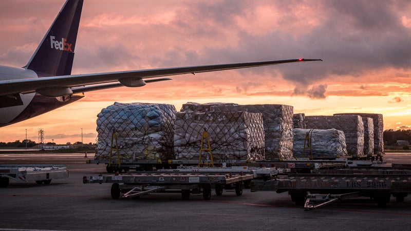 La taxe européenne rebute efficacement les clients: les arrivées de petits colis de Shein ou Temu ont chuté de 53% à l'aéroport de Liège (il en rentrait 180 par seconde il y a un an)