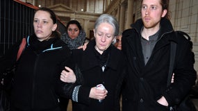 La sœur, la mère, et le frère d'Aurélien Pioger au Palais de Justice d'Angers en mars 2013