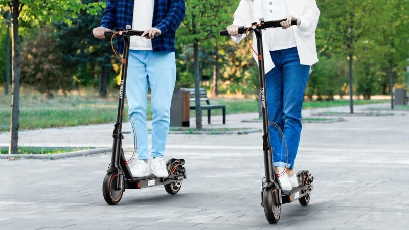 Casque et gilets réfléchissants obligatoires en trottinette: "Bientôt il faudra une plaque pour son vélo"